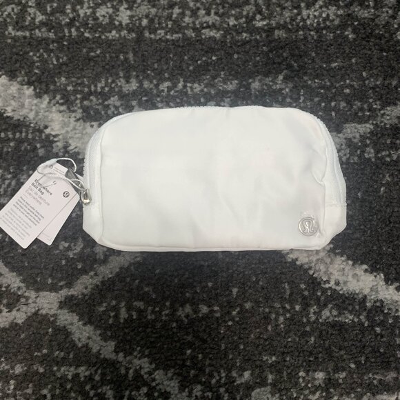 Lululemon Everywhere Bag 1L - Picture 1 of 4